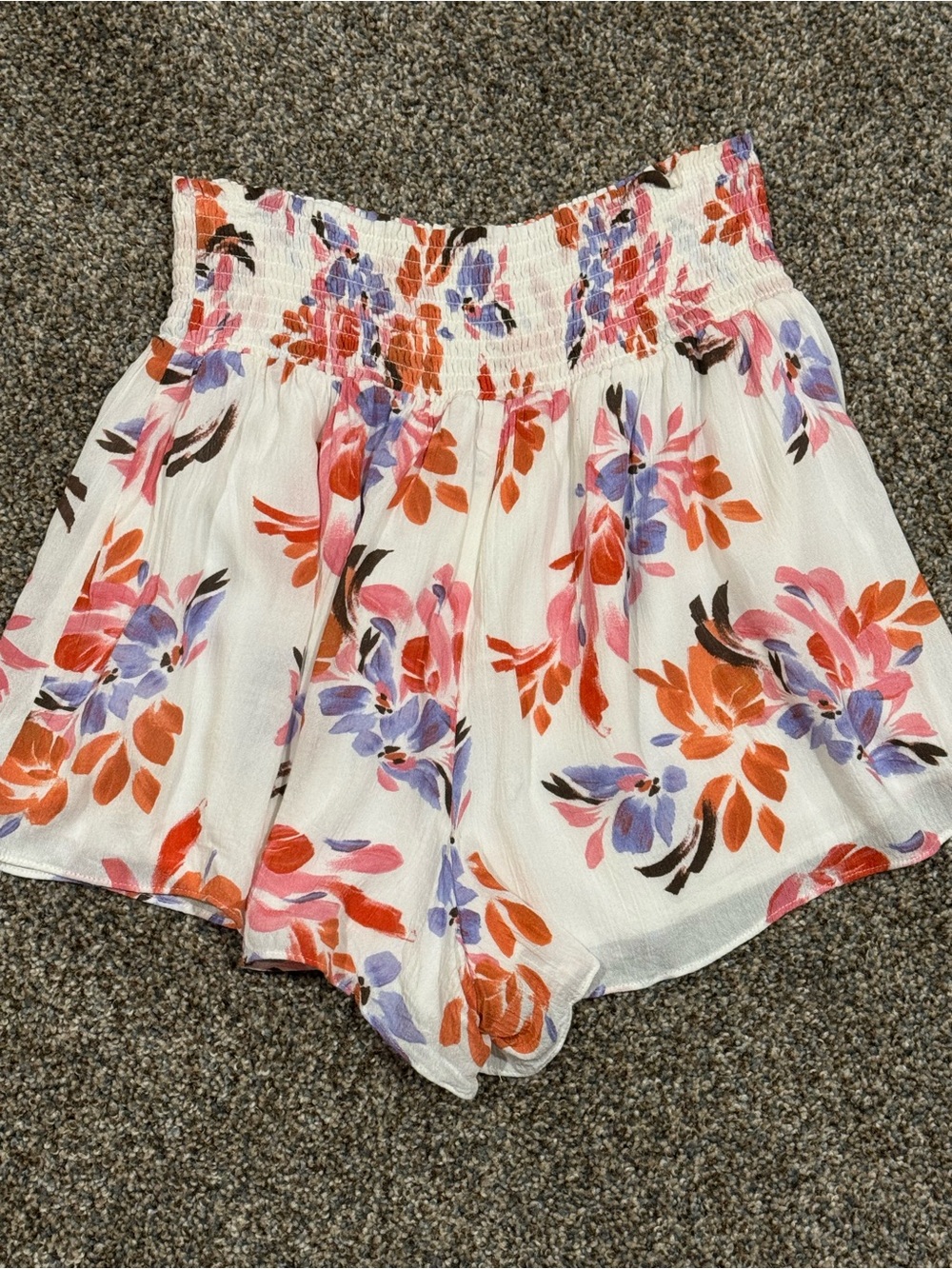 Z-Supply Resort: Women's White Floral Smocked Lined Waist Shorts size medium